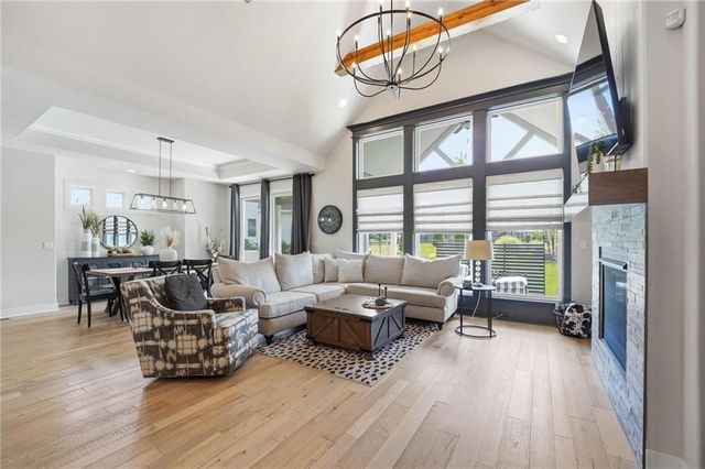 161 NW Carson Drive, Lee's Summit, MO 64081