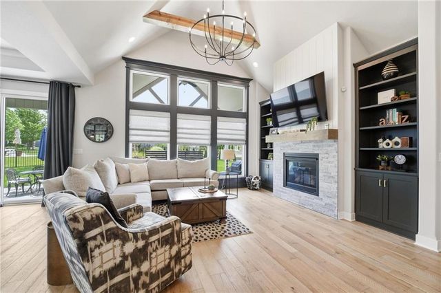 161 NW Carson Drive, Lee's Summit, MO 64081