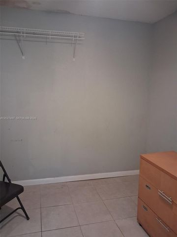 1800 Pinehurst Dr 1, West Palm Beach, FL 33407