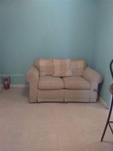 1800 Pinehurst Dr 1, West Palm Beach, FL 33407