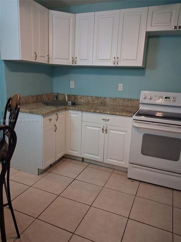 1800 Pinehurst Dr 1, West Palm Beach, FL 33407