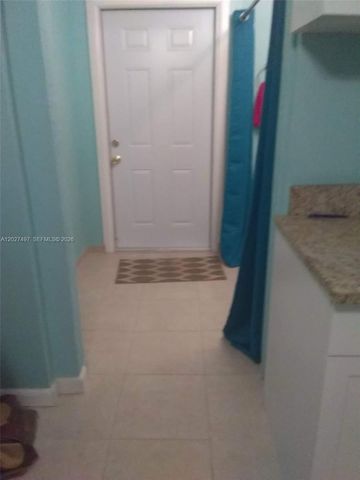 1800 Pinehurst Dr 1, West Palm Beach, FL 33407