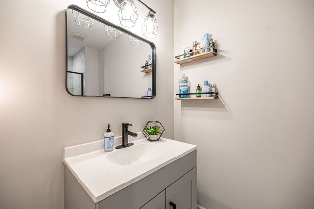 5600 Country Dr Apt 164, Nashville, TN 37211
