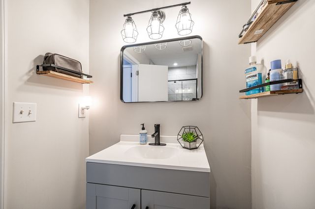 5600 Country Dr Apt 164, Nashville, TN 37211