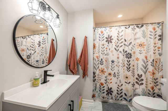 5600 Country Dr Apt 164, Nashville, TN 37211