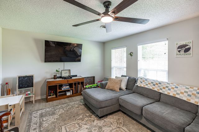 5600 Country Dr Apt 164, Nashville, TN 37211