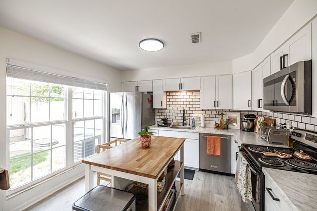 5600 Country Dr Apt 164, Nashville, TN 37211