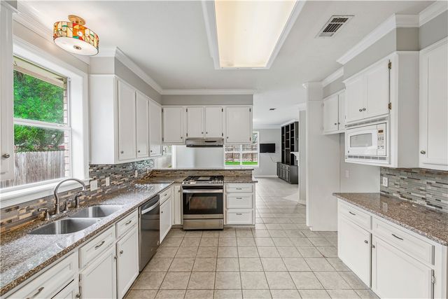 305 Augsburg Lane, College Station, TX 77845