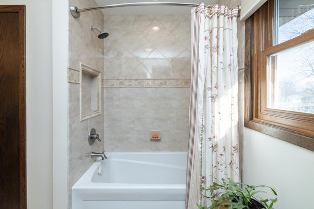 9901 Oakland Avenue S, Bloomington, MN 55420