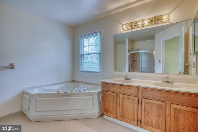2 LILAC CT, Wilmington, DE 19808