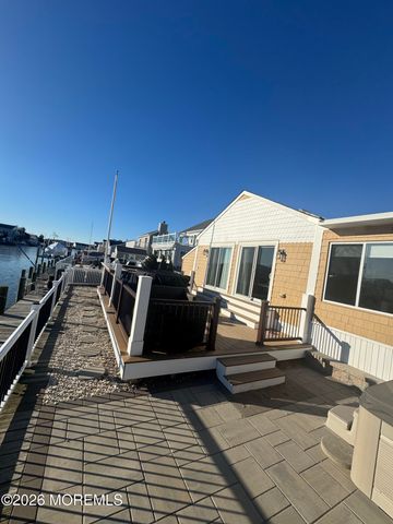 61 Yardarm Court, Bayville, NJ 08721