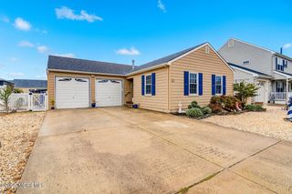 61 Yardarm Court, Bayville, NJ 08721