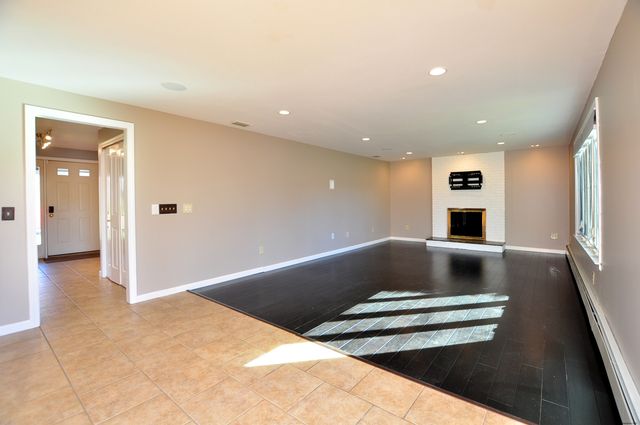 16 Virginia Lane, Farmington, CT 06085