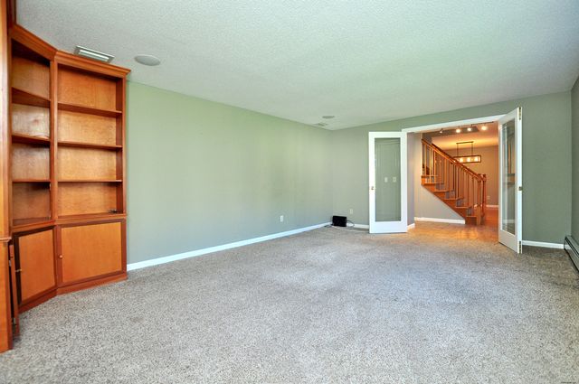 16 Virginia Lane, Farmington, CT 06085