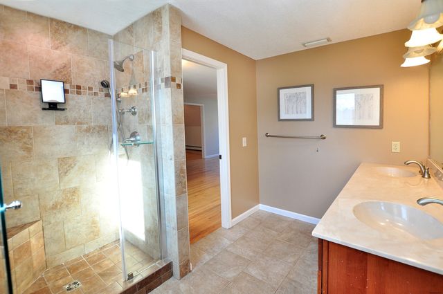 16 Virginia Lane, Farmington, CT 06085