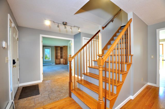 16 Virginia Lane, Farmington, CT 06085