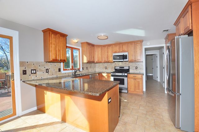 16 Virginia Lane, Farmington, CT 06085