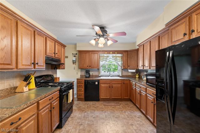 370 N Cleveland Avenue, Mogadore, OH 44260