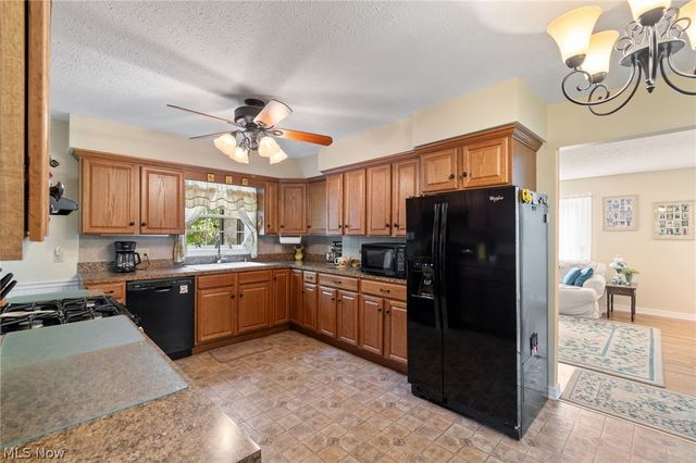 370 N Cleveland Avenue, Mogadore, OH 44260