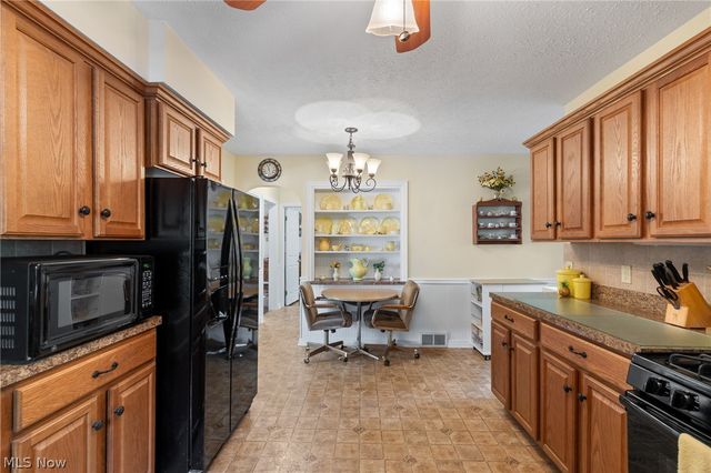 370 N Cleveland Avenue, Mogadore, OH 44260