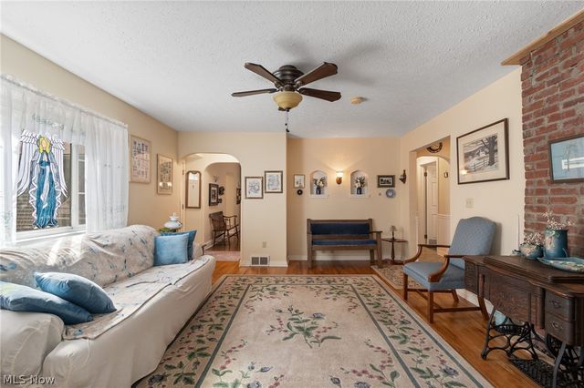 370 N Cleveland Avenue, Mogadore, OH 44260