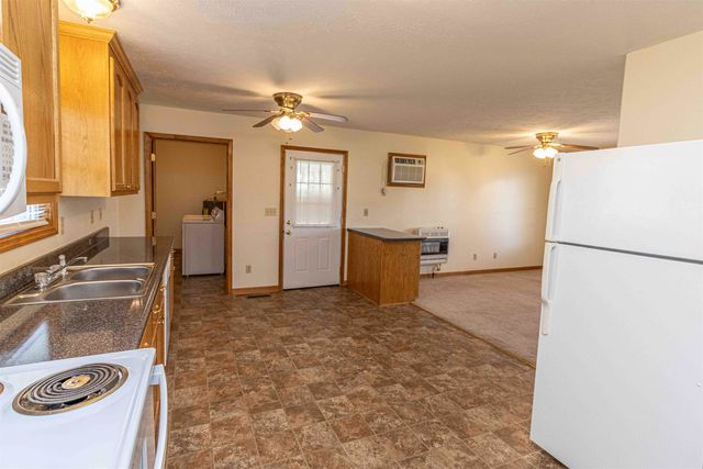 120 N 7TH ST, Selmer, TN 38375