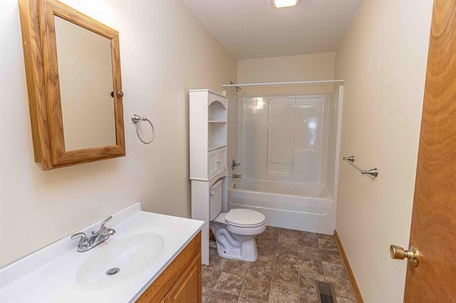 120 N 7TH ST, Selmer, TN 38375