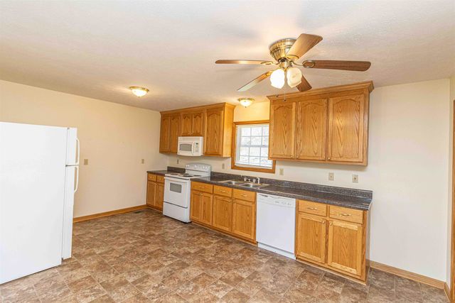 120 N 7TH ST, Selmer, TN 38375