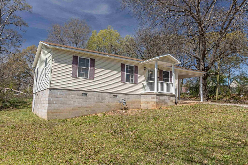 120 N 7TH ST, Selmer, TN 38375