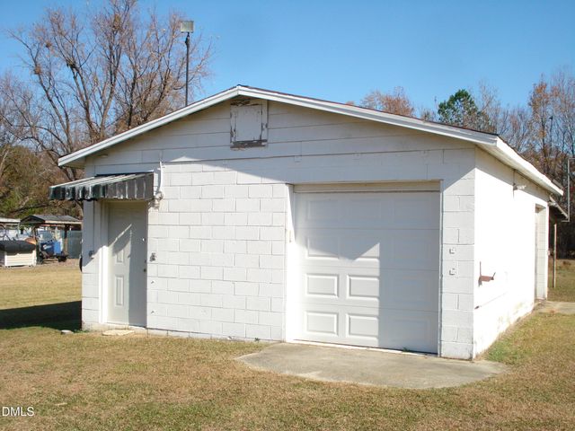 235 Iris Bryant Road, Erwin, NC 28339