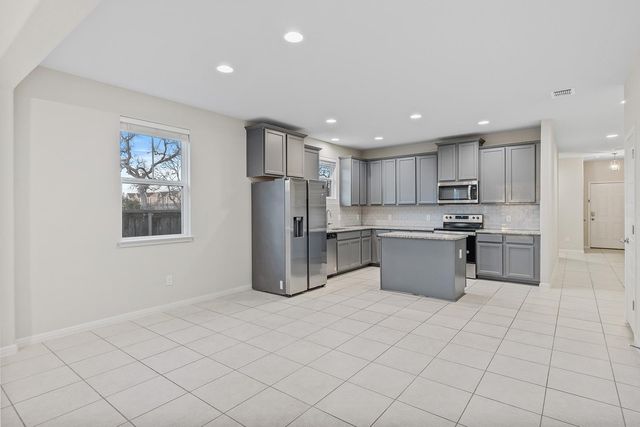 313 Michaelis DR, Leander, TX 78641