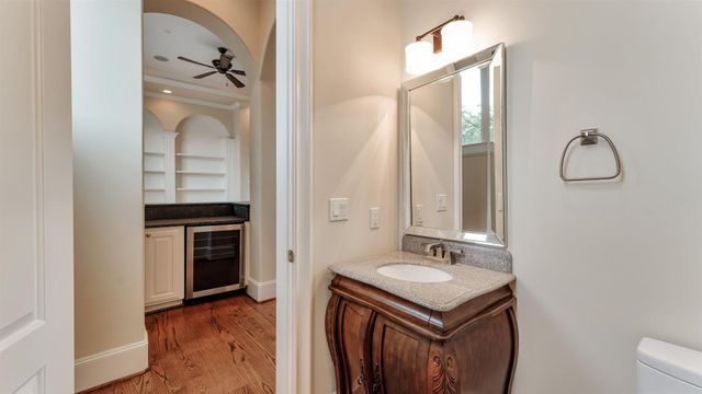 1700 Sunset Boulevard E, Houston, TX 77005