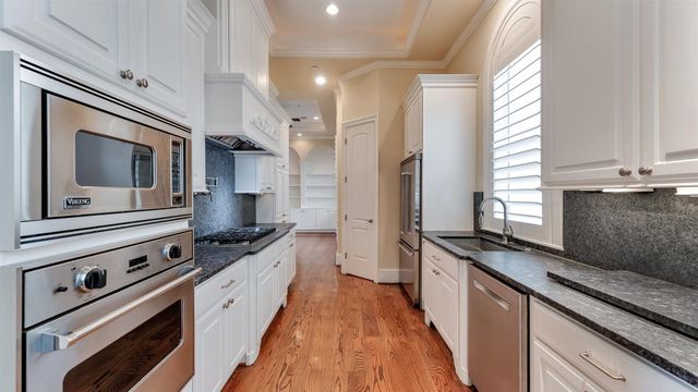 1700 Sunset Boulevard E, Houston, TX 77005