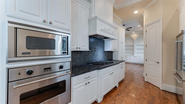 1700 Sunset Boulevard E, Houston, TX 77005