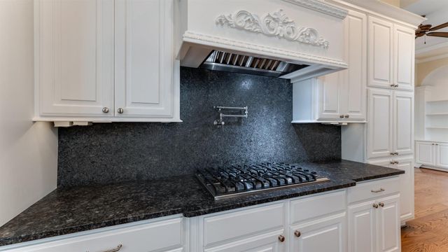 1700 Sunset Boulevard E, Houston, TX 77005