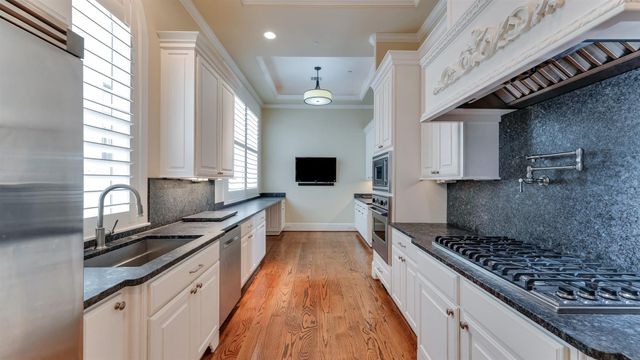 1700 Sunset Boulevard E, Houston, TX 77005