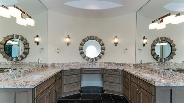 1700 Sunset Boulevard E, Houston, TX 77005