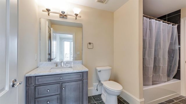 1700 Sunset Boulevard E, Houston, TX 77005