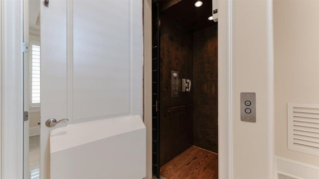 1700 Sunset Boulevard E, Houston, TX 77005