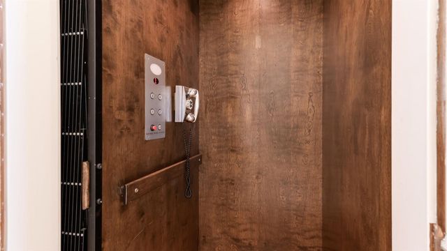 1700 Sunset Boulevard E, Houston, TX 77005