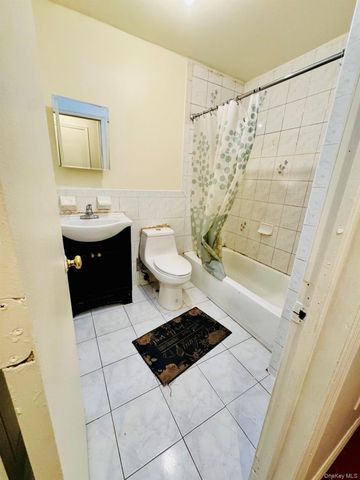 106-12 156th Street 3rd Fl, Jamaica, NY 11433