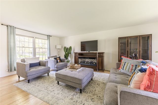 12 Van Buren Road, Pittsford, NY 14534