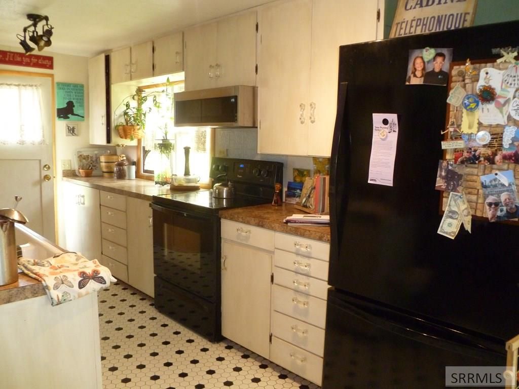 Image 18 of property listing at 748 Falls Avenue, American Falls, ID 83211