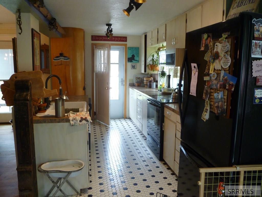 Image 19 of property listing at 748 Falls Avenue, American Falls, ID 83211