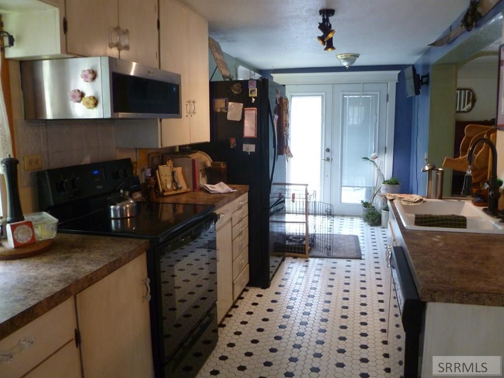 Image 20 of property listing at 748 Falls Avenue, American Falls, ID 83211