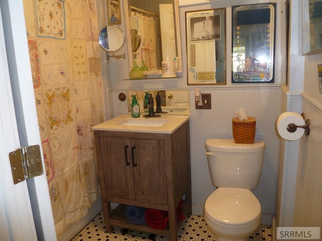 Image 28 of property listing at 748 Falls Avenue, American Falls, ID 83211