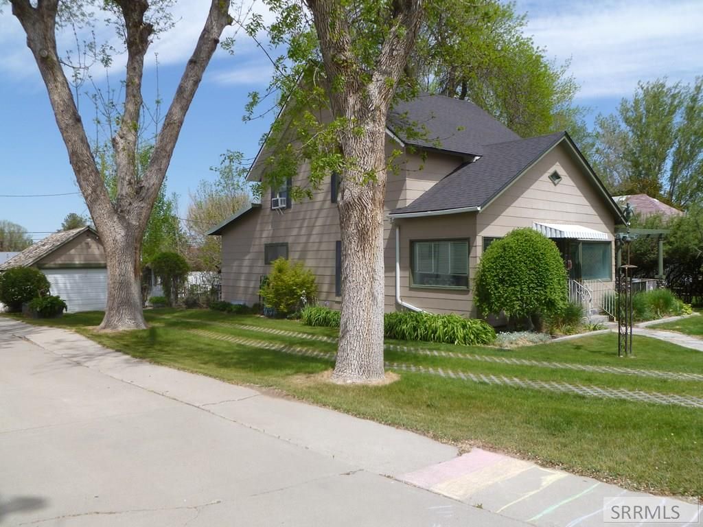 Image 3 of property listing at 748 Falls Avenue, American Falls, ID 83211