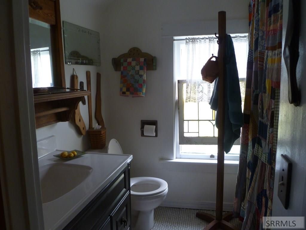 Image 32 of property listing at 748 Falls Avenue, American Falls, ID 83211