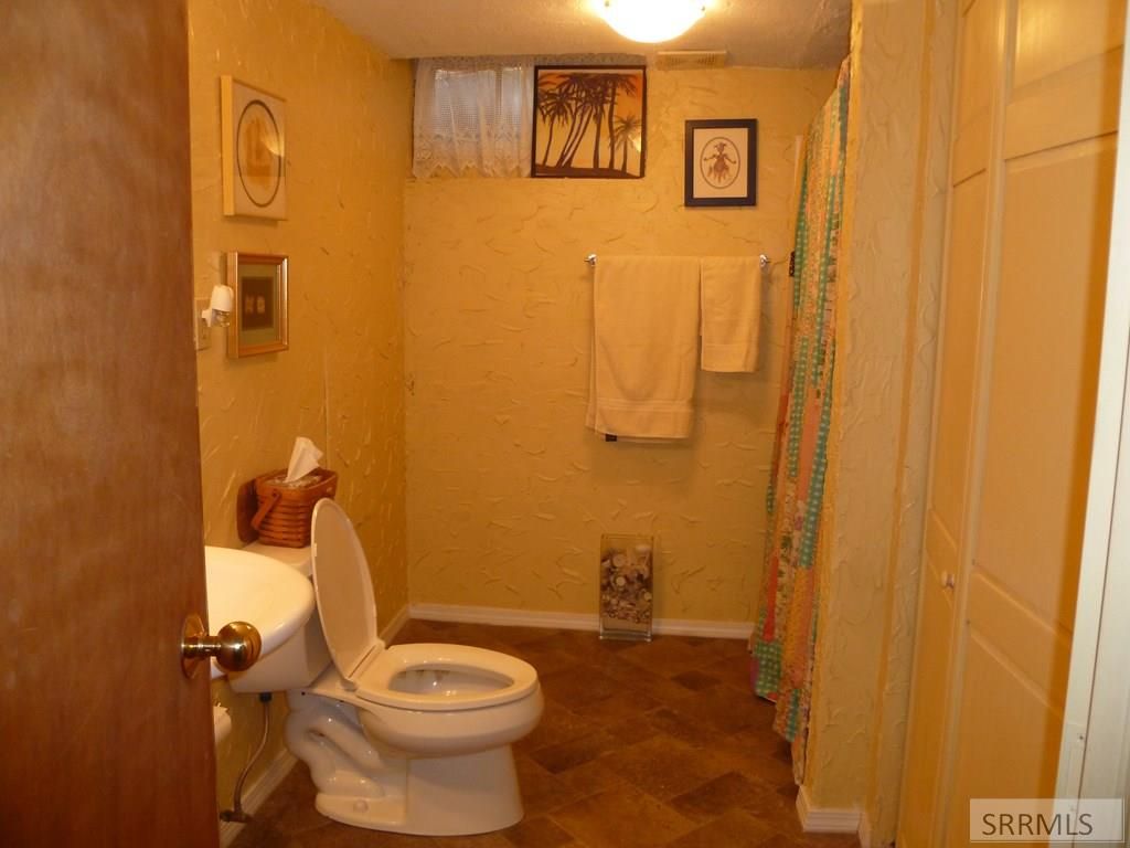 Image 39 of property listing at 748 Falls Avenue, American Falls, ID 83211