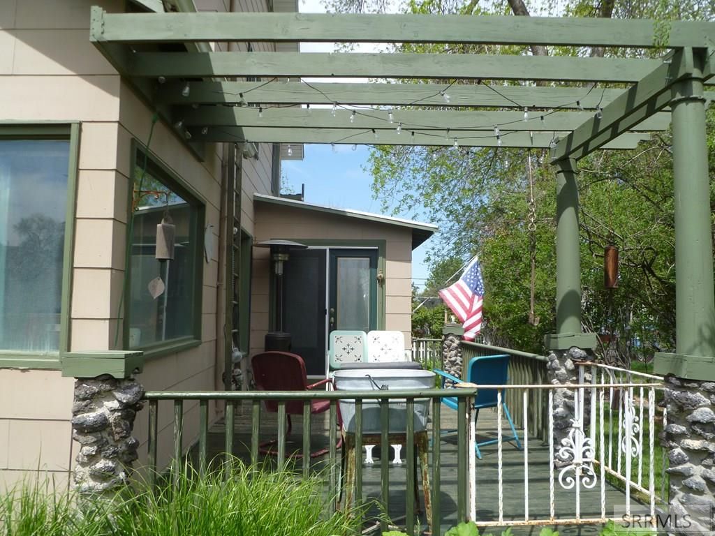 Image 4 of property listing at 748 Falls Avenue, American Falls, ID 83211